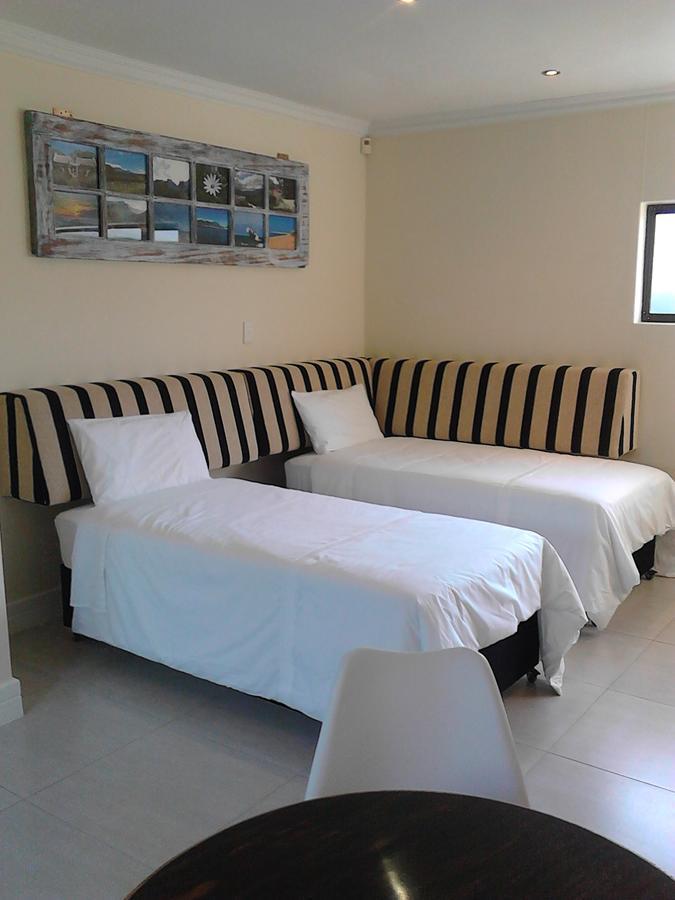 Port House Hotel Bloubergstrand Exterior photo